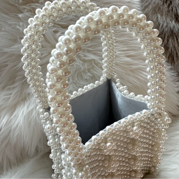Elegant Pearl Bucket Beaded Handbag - Picture 4 of 11